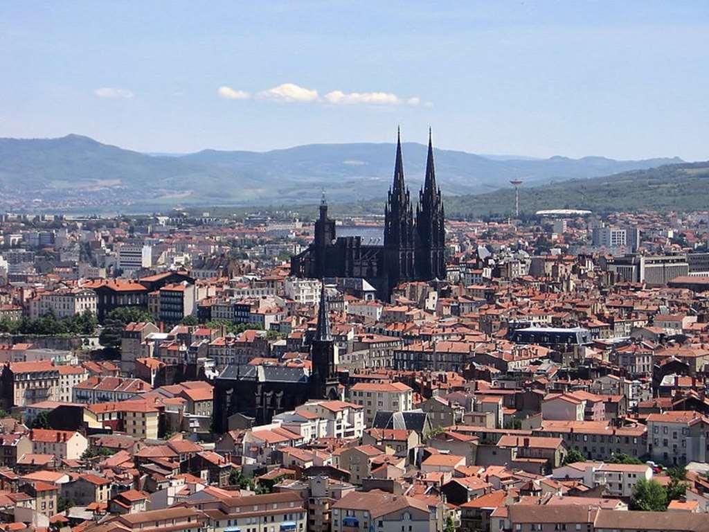 Отель Campanile Clermont-Ferrand ~ Обьер Экстерьер фото